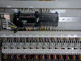 Tủ điều khiển